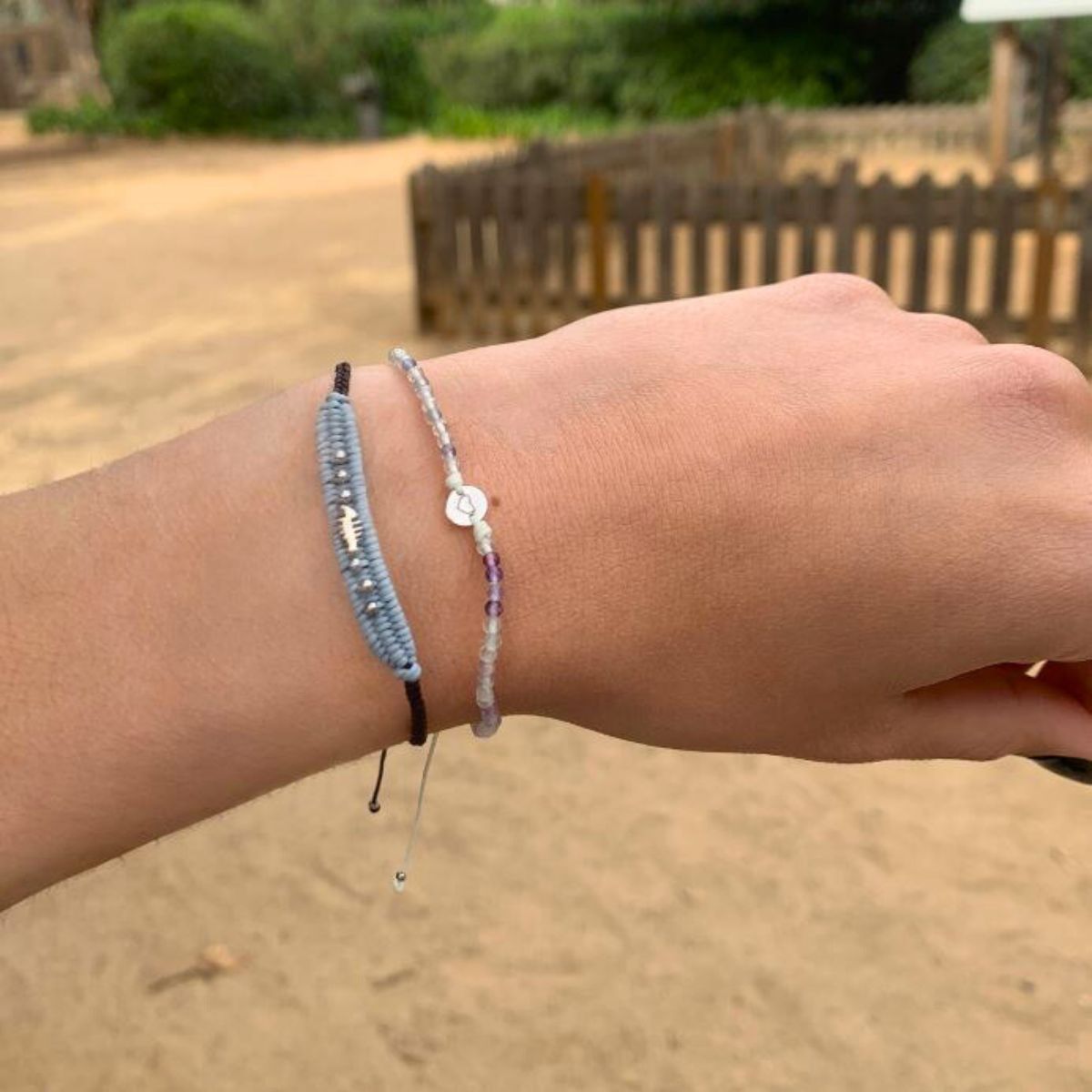 BRACELET LOOM BLEU CIEL AVEC POISSON EN ARGENT