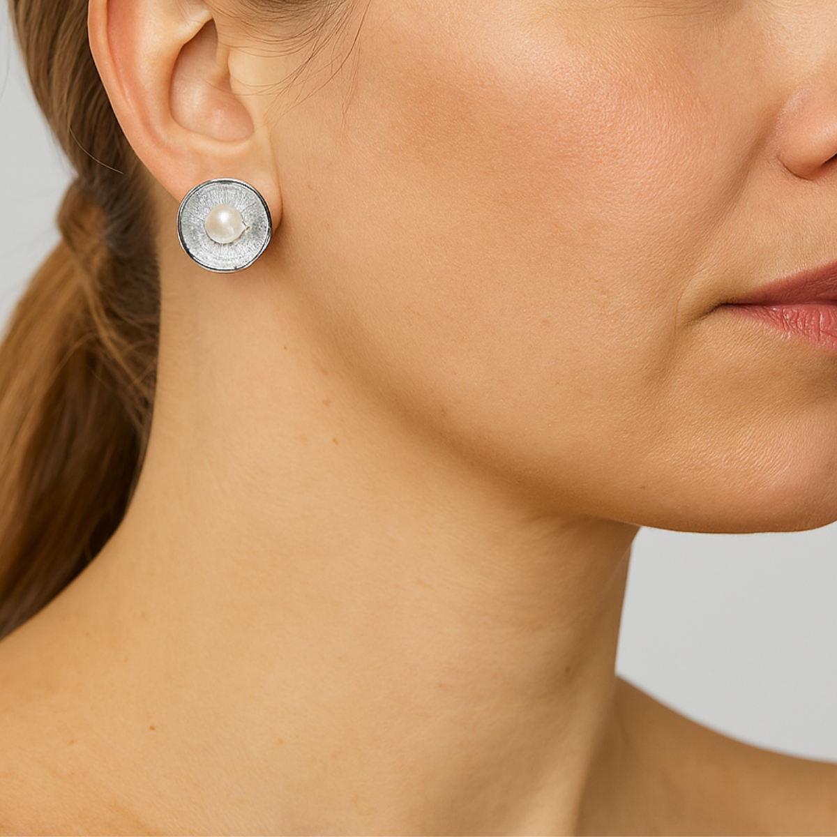 ALBA OMEGA PEARL EARRINGS