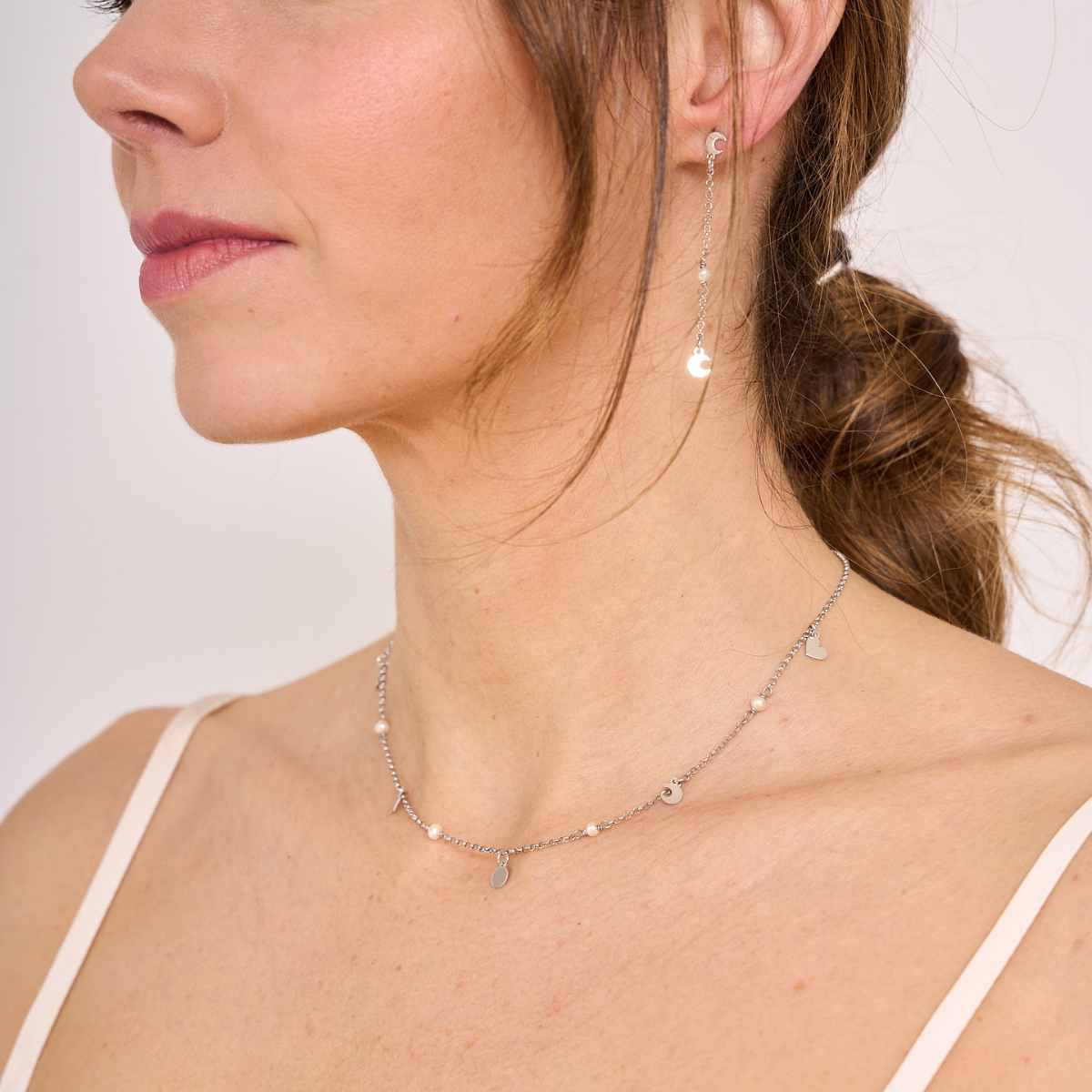 LONGUES BOUCLES D'OREILLE LUNE ET PERLES