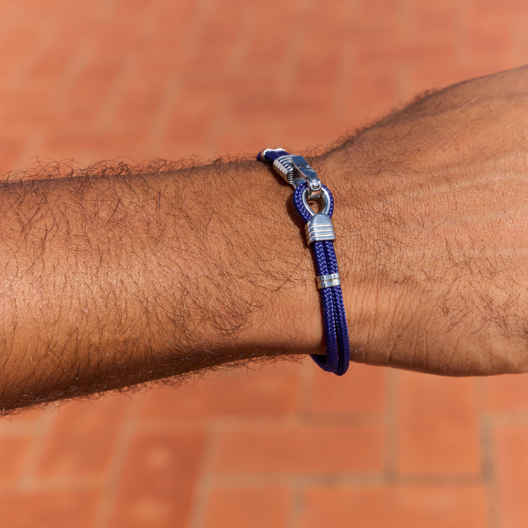 PULSERA CORDÓN AZUL ELÉCTRICO Y PIEZAS DE ACERO