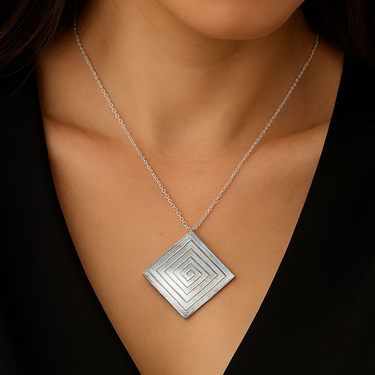 SQUARE GRECA PENDANT