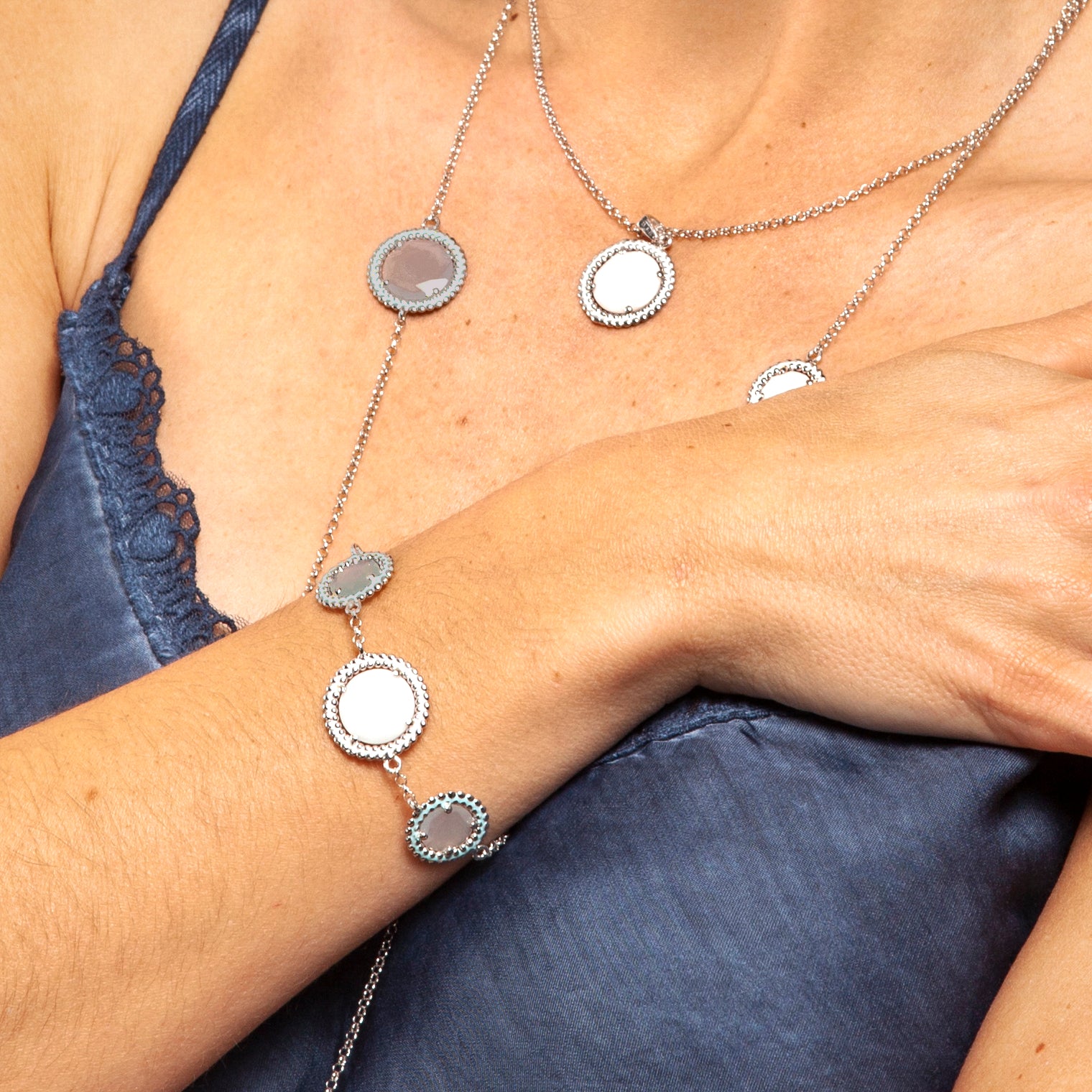 PULSERA KARAMEL CRISTAL AZUL - BLANCO