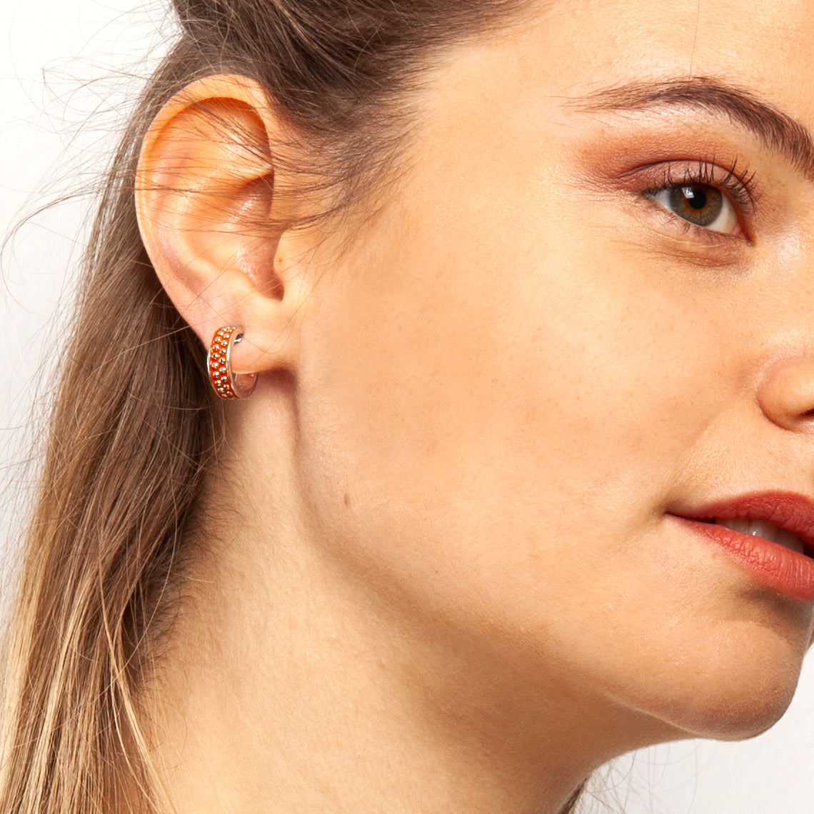 SMALL CORAL ENAMELLED KARAMEL HOOP