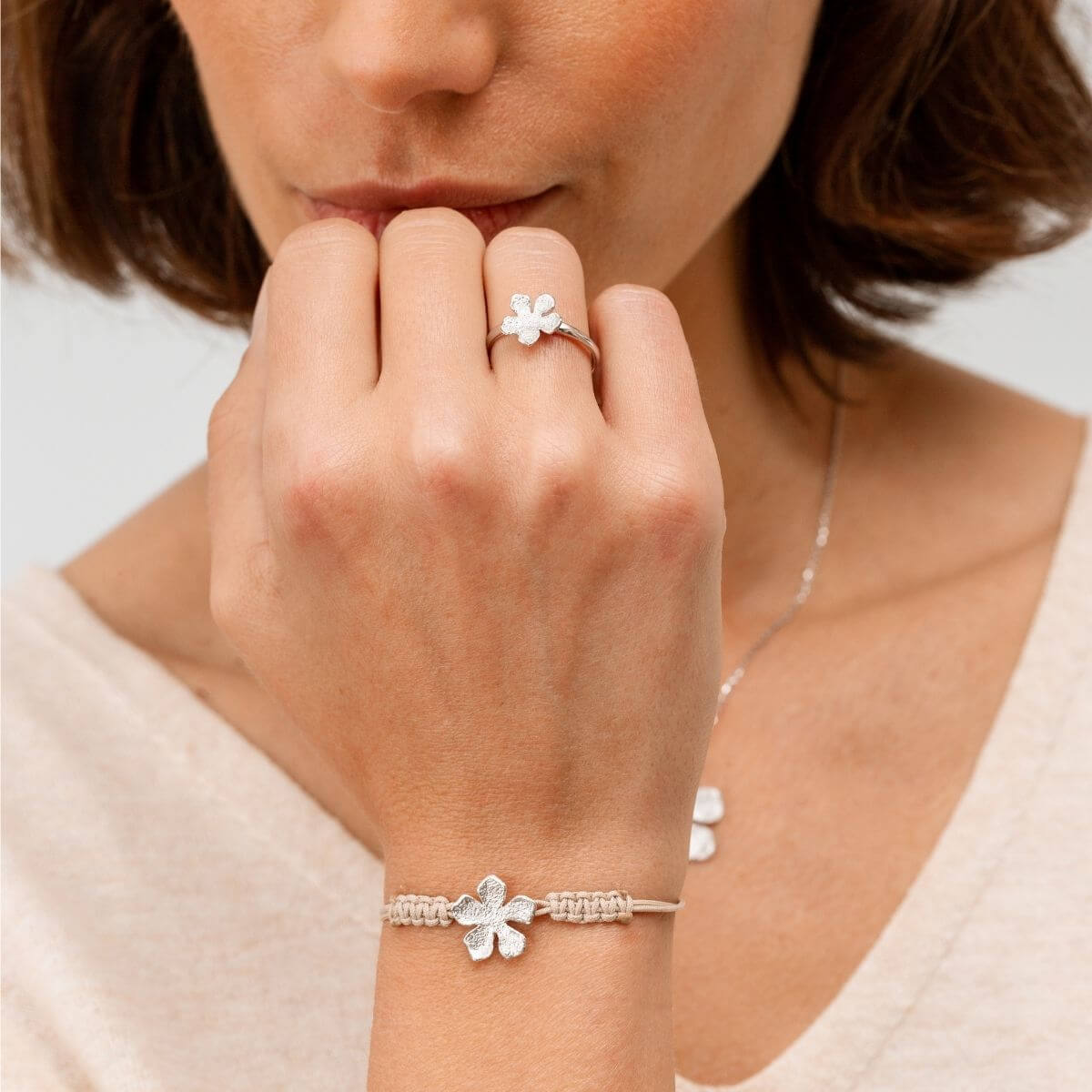 PULSERA LILA CORDON MACRAME