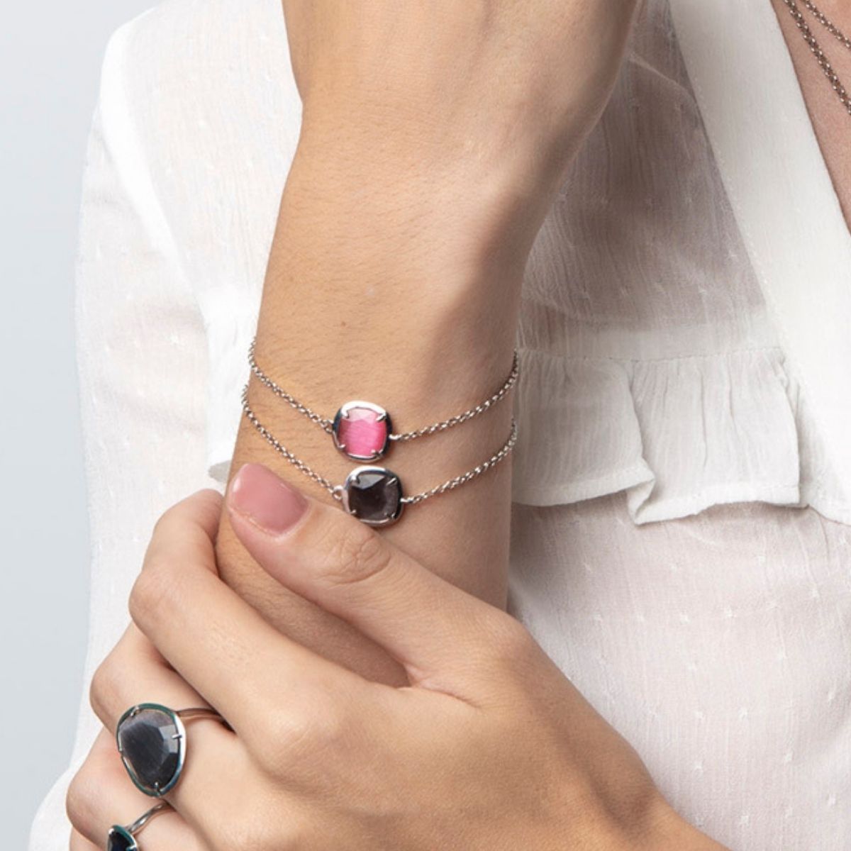 PULSERA ZINNIA CUADRADA GRIS