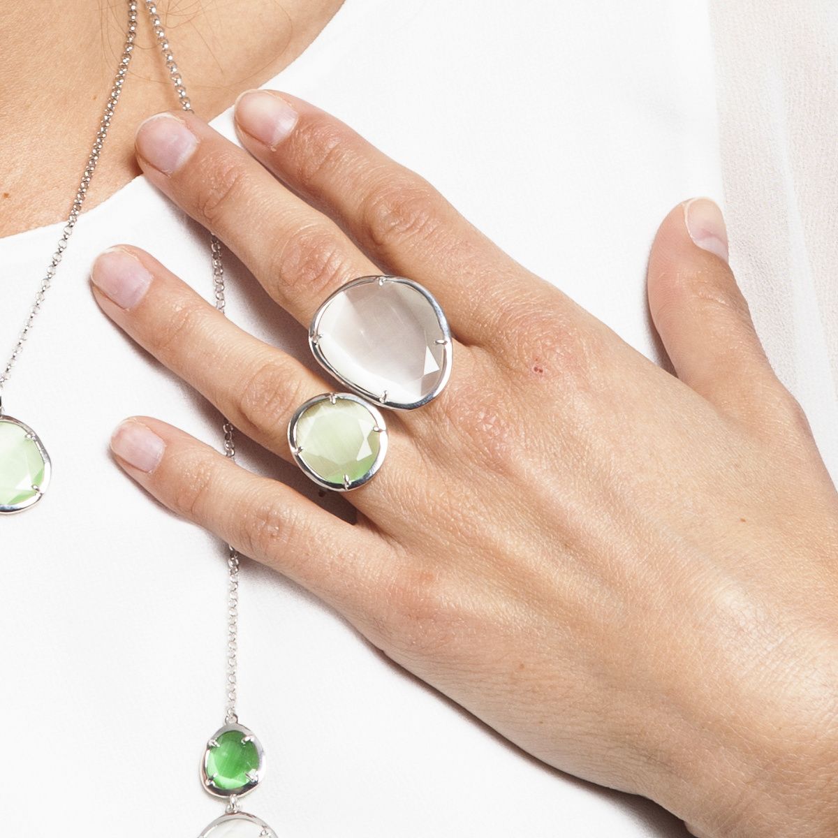 ANILLO OVALADO COLORS PLATA Y CRISTAL BEIGE