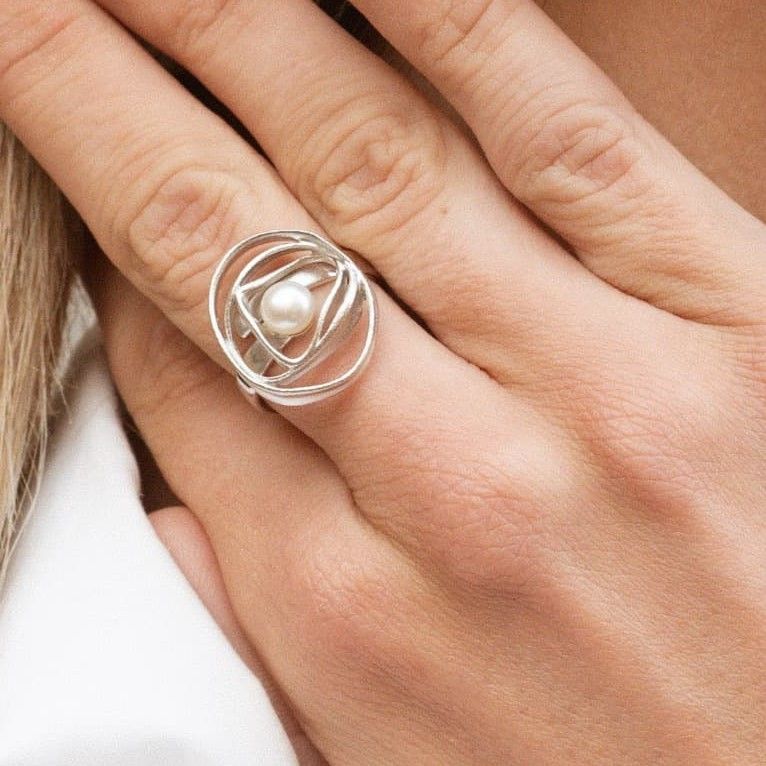 ANDROMEDA RING WITH PEARL
