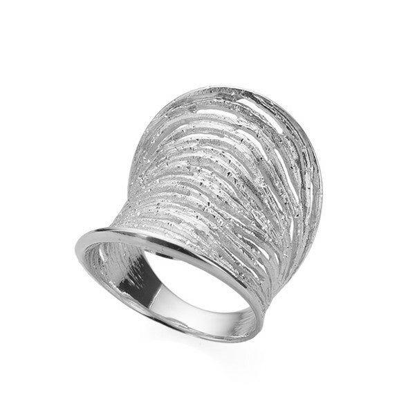 BAGUE COUVERTE DE DIAMANTS ET CHEVRONNAGE