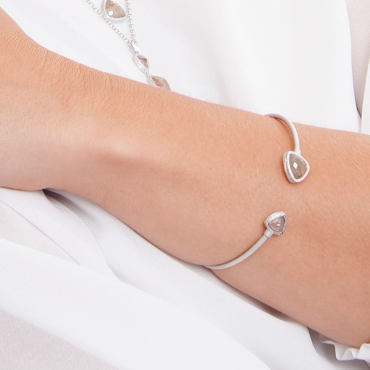 PULSERA RIGIDA PLATA Y CUARZO RUTILADO