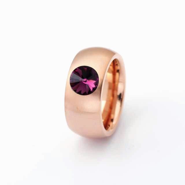 BAGUE LARGE EN ACIER ROSE AVEC CRISTAL AMETHYSTE
