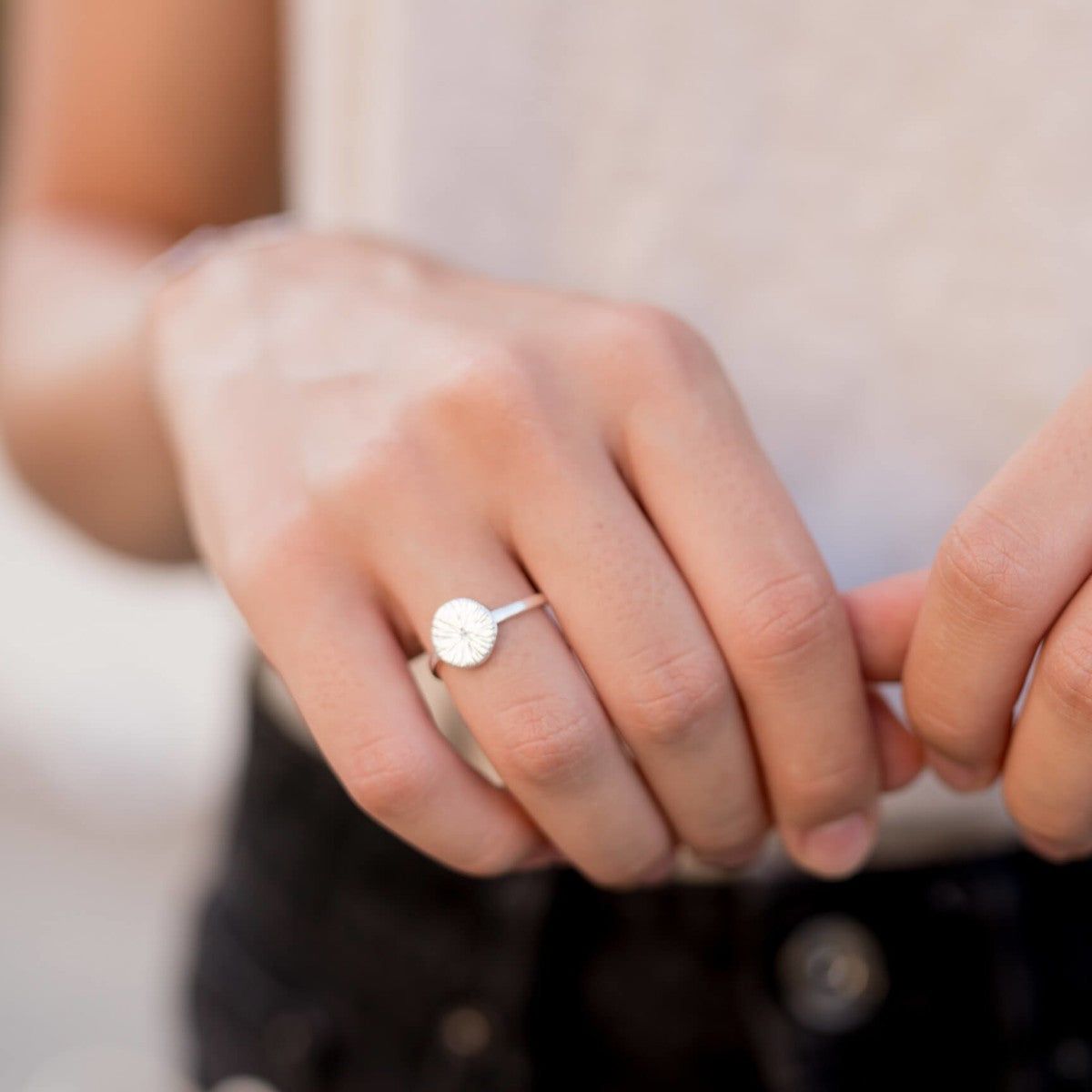 PETITE BAGUE GRAVÉE EN GOA