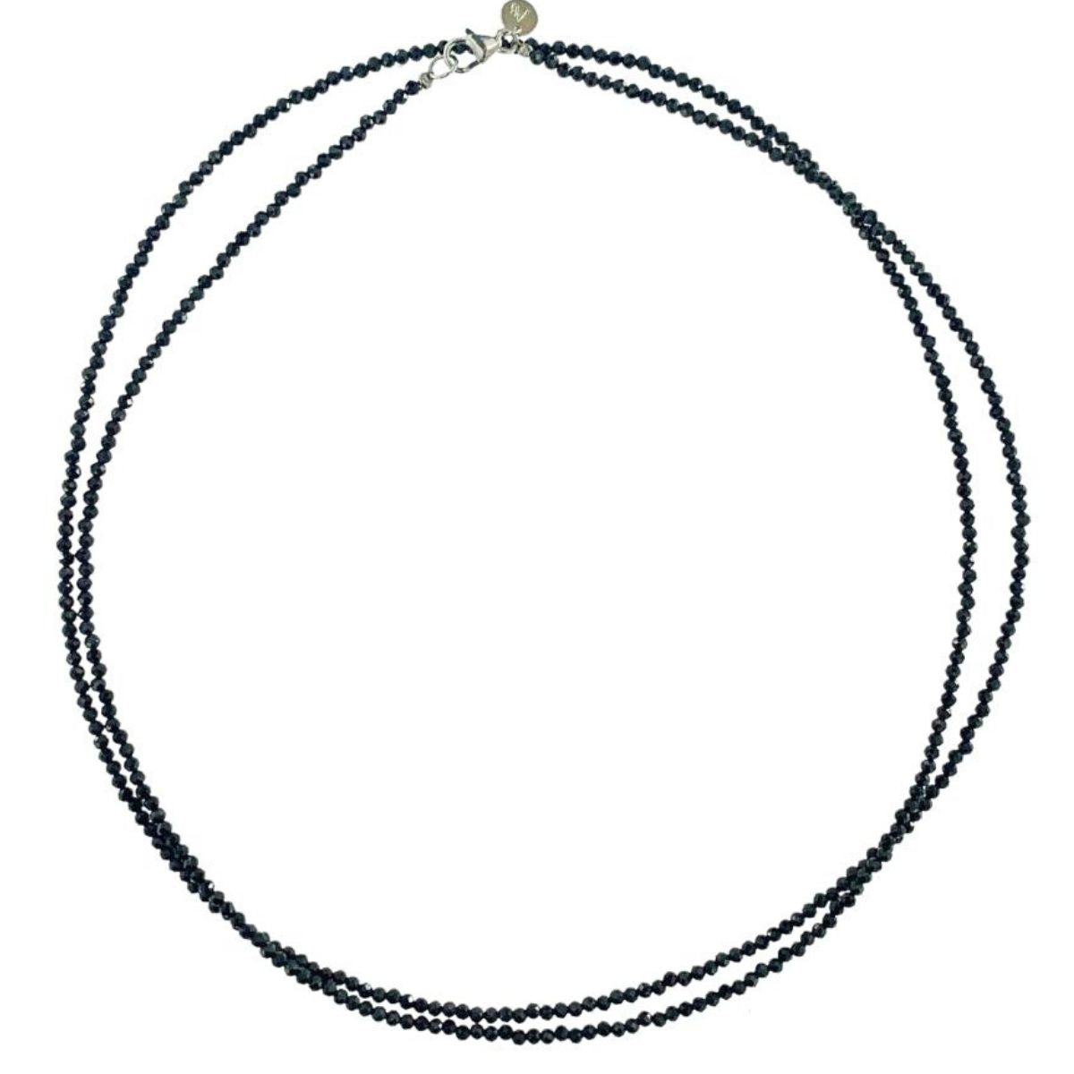 COLLAR LARGO ESPINELA NEGRA CON CIERRE DE PLATA