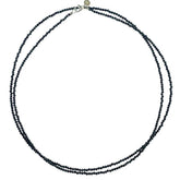 COLLAR LARGO ESPINELA NEGRA CON CIERRE DE PLATA