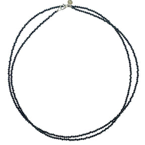 COLLAR LARGO ESPINELA NEGRA CON CIERRE DE PLATA