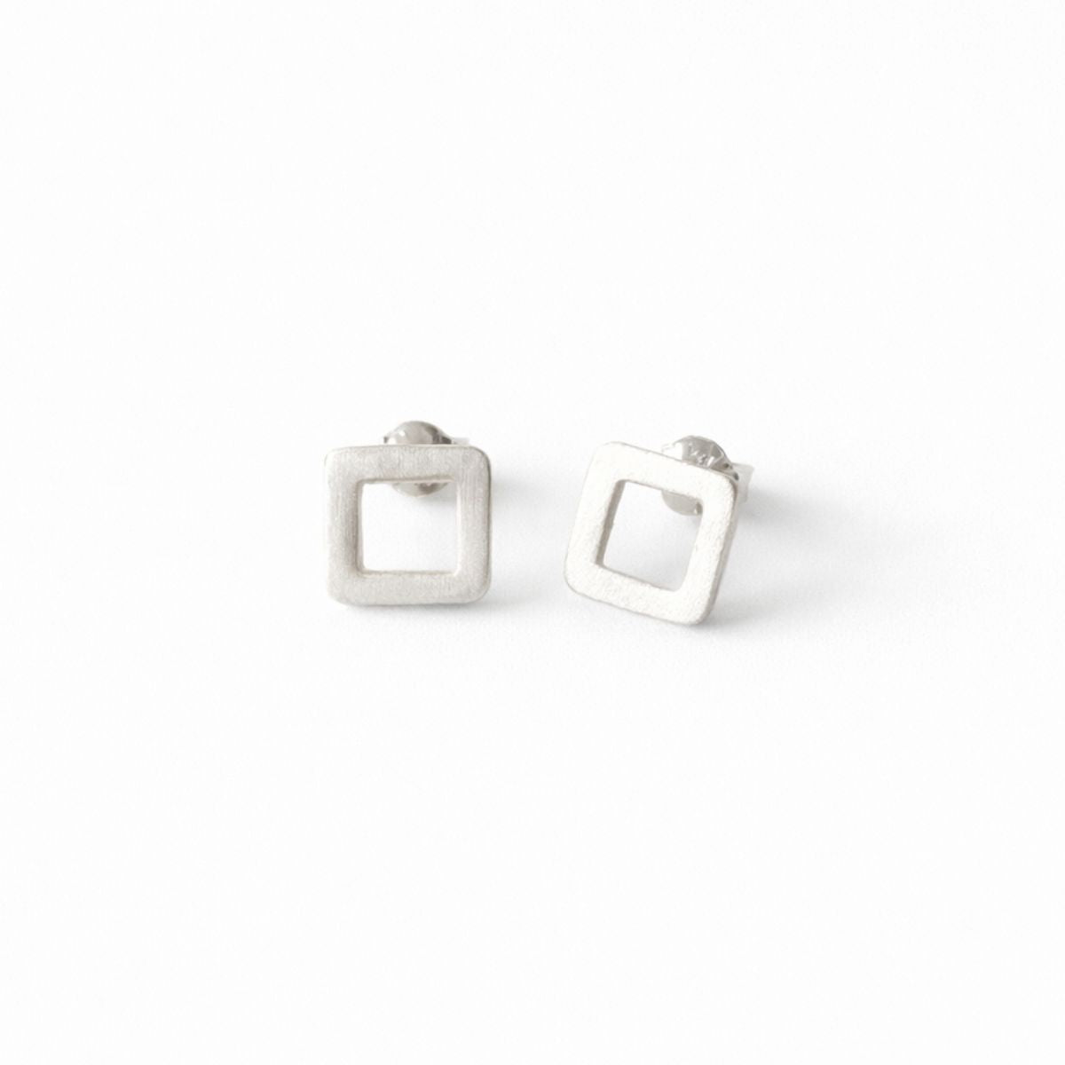 PENDIENTES CUADRADOS SATINADOS
