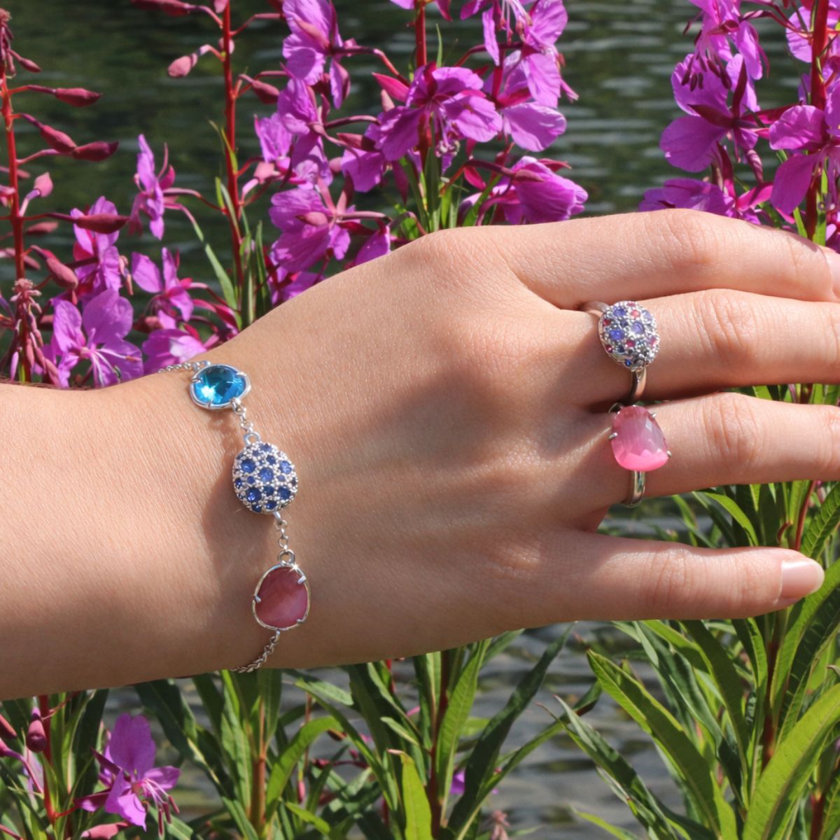 PULSERA CAPRI PLATA Y CRISTAL FUCSIA Y AZUL