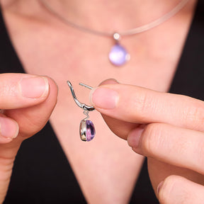 PENDIENTES AVA LARGOS LILAS