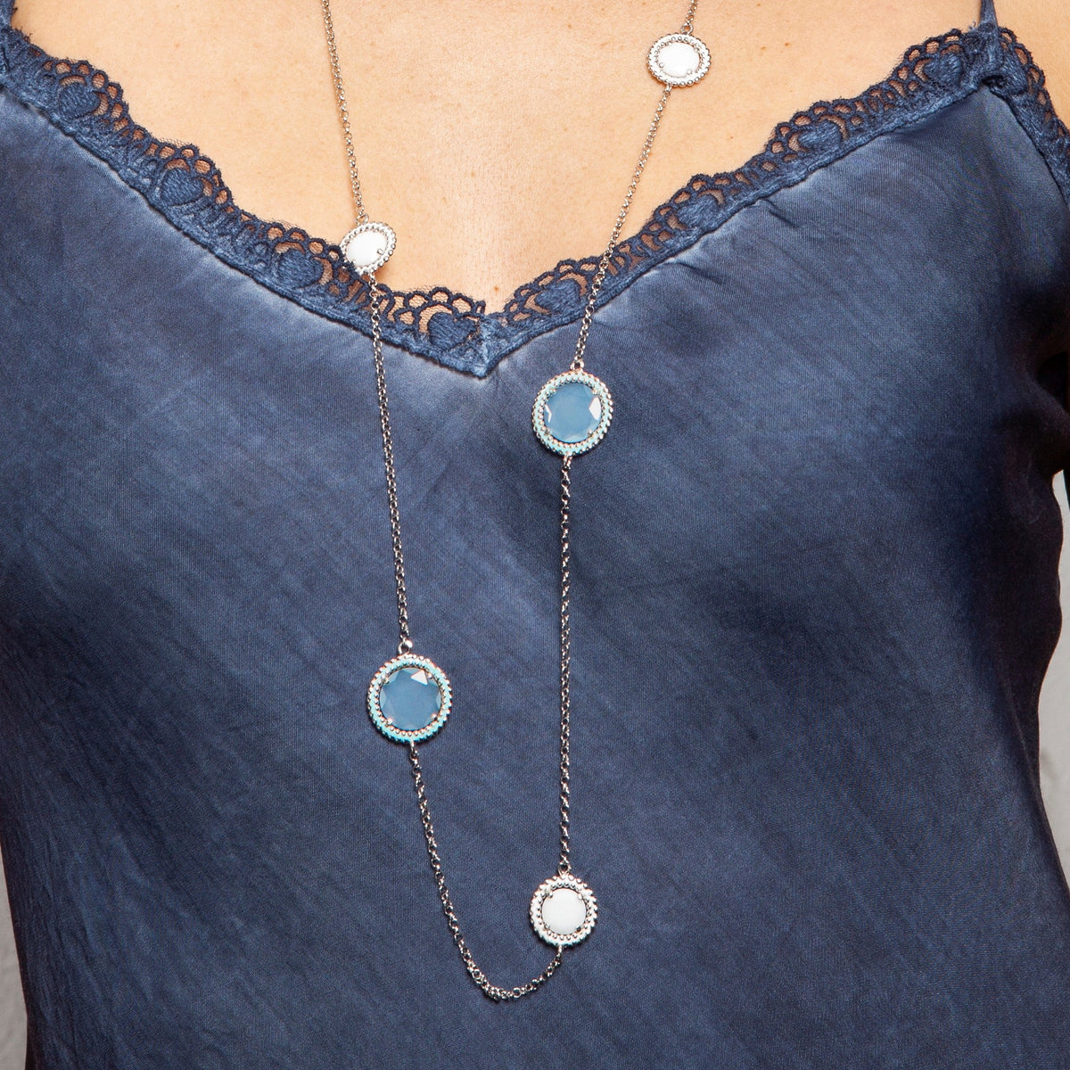 COLLAR KARAMEL CRISTAL AZUL - BLANCO