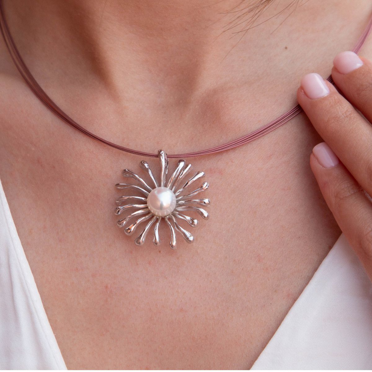 ANEMONE PENDANT WITH PEARL
